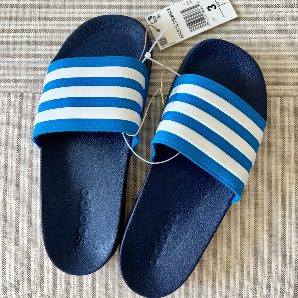 Adidas kids slide sandals. NWT. Size 3 big kid.